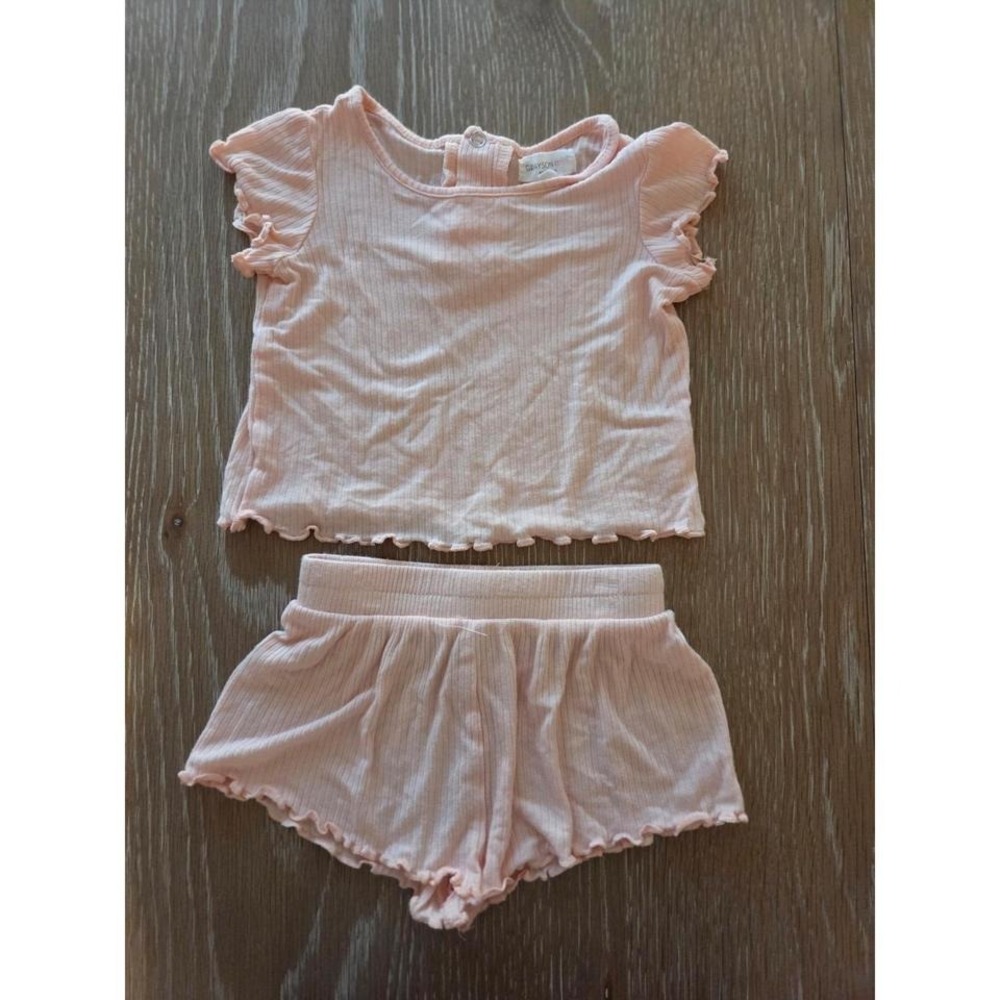 Grayson mini baby girl outift 3-6 mos‎